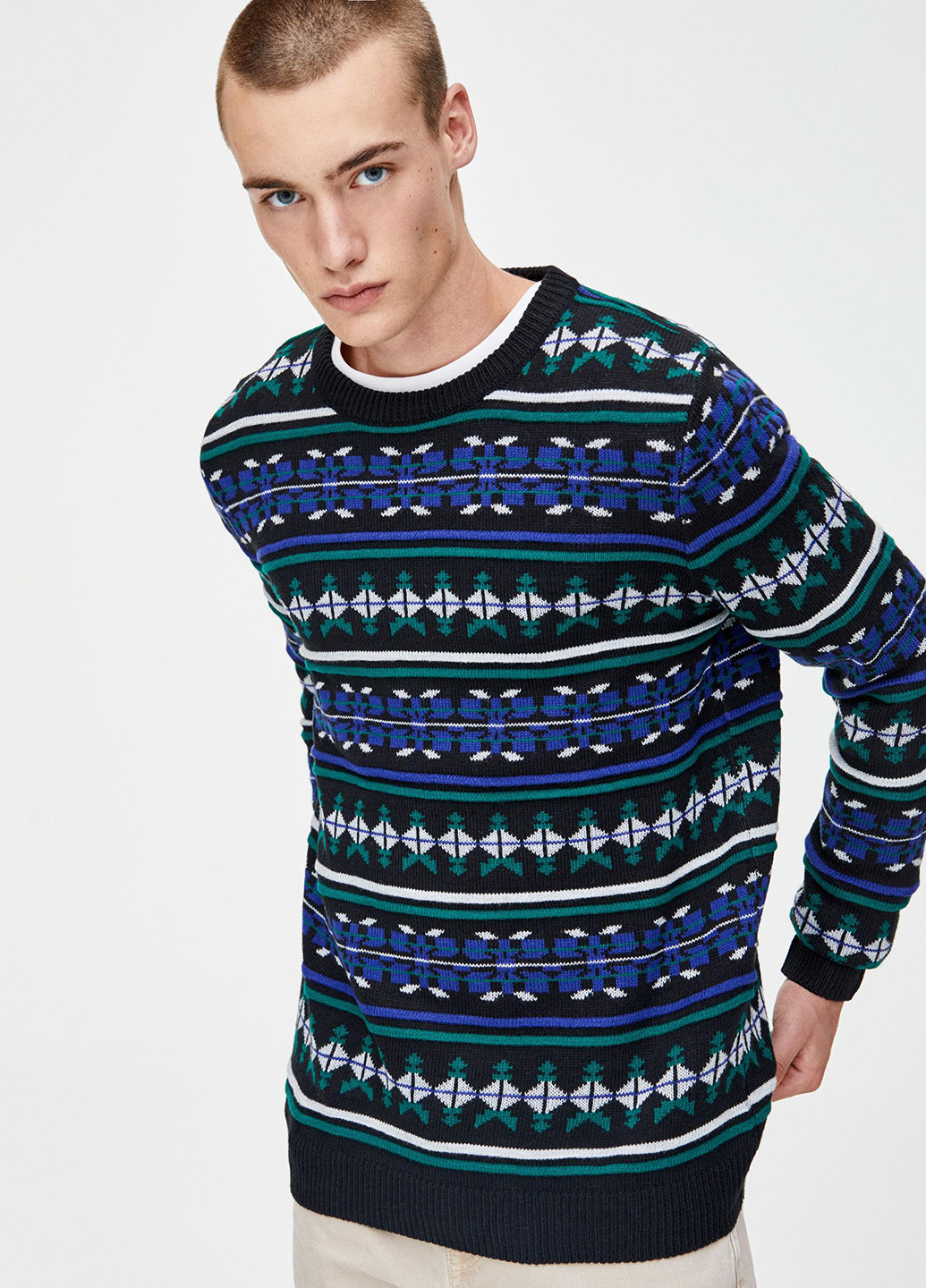 Черный джемпер,чорний-синій-зелений в кольорові візерунки, Pull & Bear