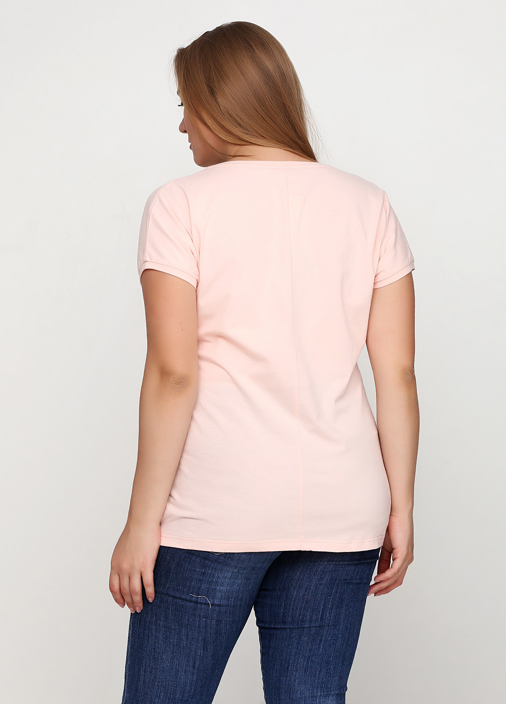 Светло-розовая летняя футболка Роза