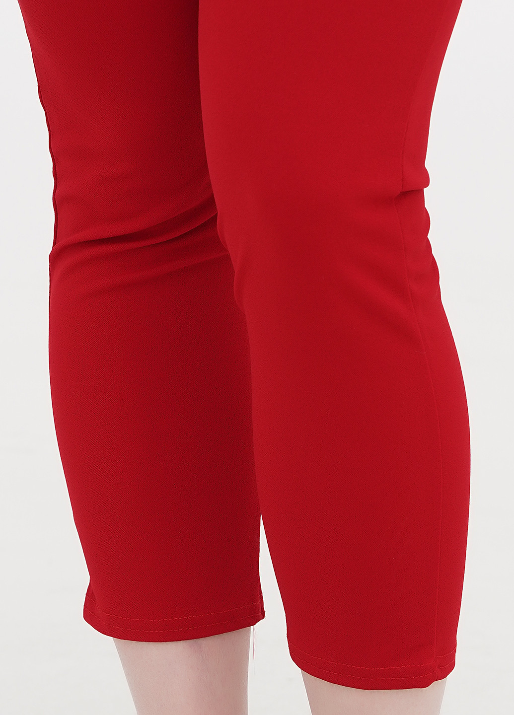 Красные кэжуал демисезонные укороченные, зауженные брюки Boohoo