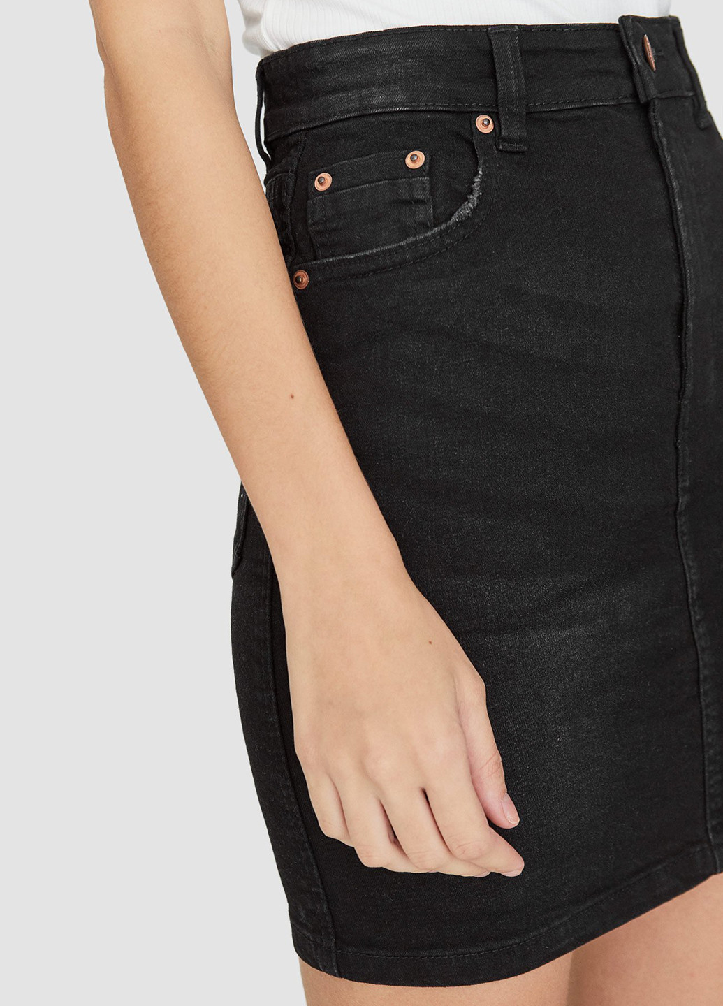 Черная джинсовая однотонная юбка Stradivarius