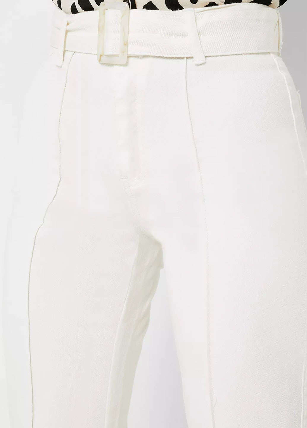 Белые демисезонные зауженные джинсы Missguided