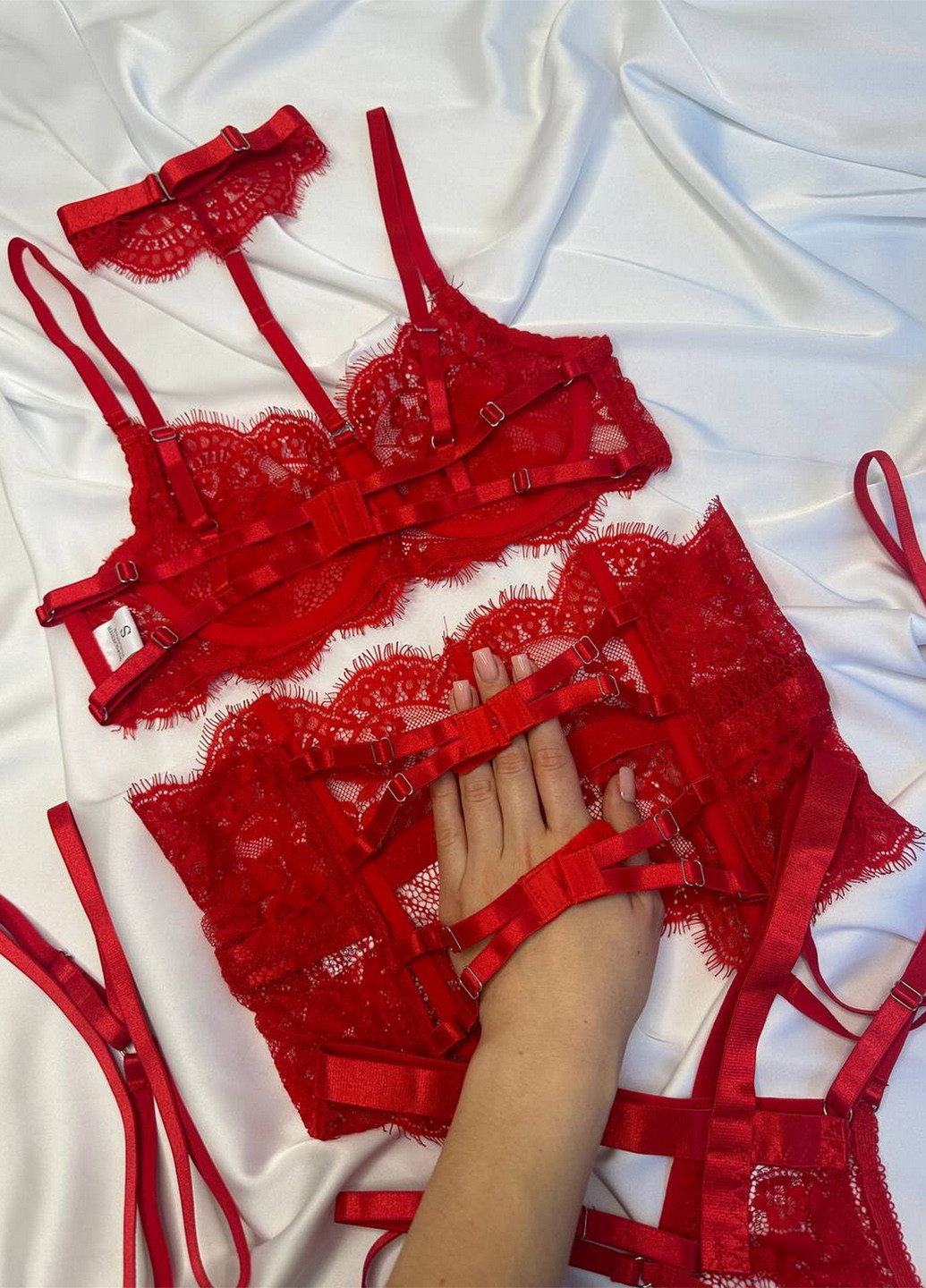 Червоний демісезонний комплект (бюстгальтер, трусики, чокер, пояс для панчох, гартери) NOVA VEGA