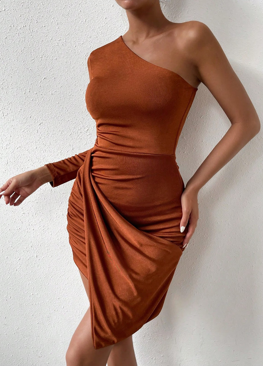 Світло-коричнева коктейльна сукня на одне плече SHEIN однотонна