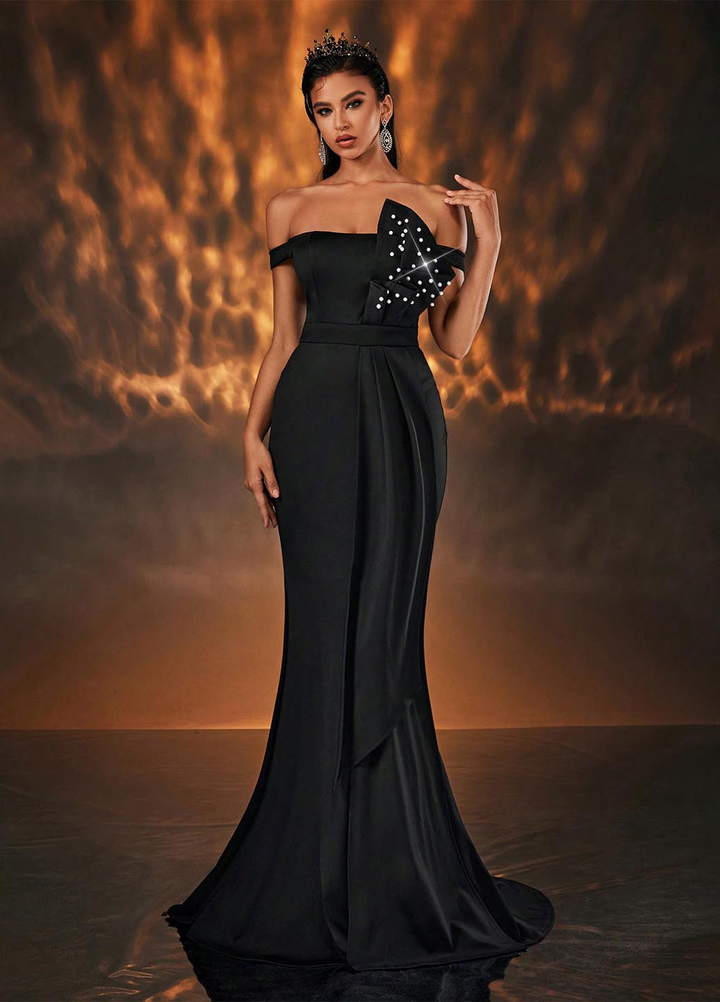Черное вечернее платье со шлейфом, годе, с открытыми плечами, с открытой спиной SHEIN однотонное