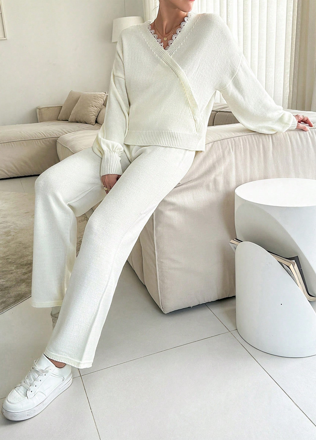 Молочний демісезонний комплект (пуловер, штани) SHEIN