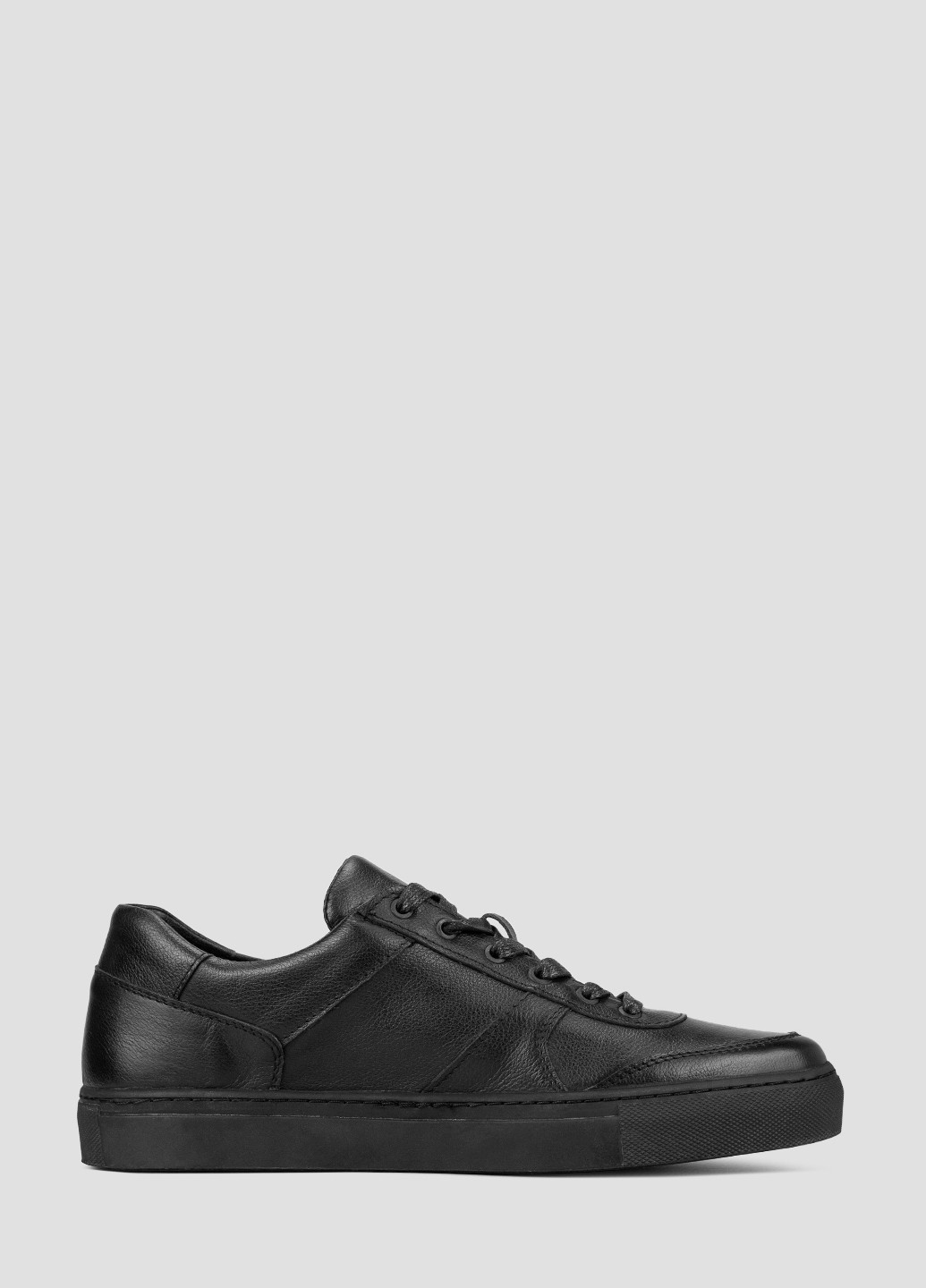 Черные демисезонные кроссовки Lioneli