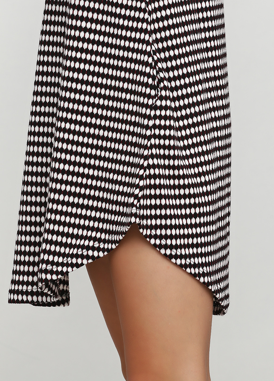 Черно-белое кэжуал платье Made in Italy с абстрактным узором