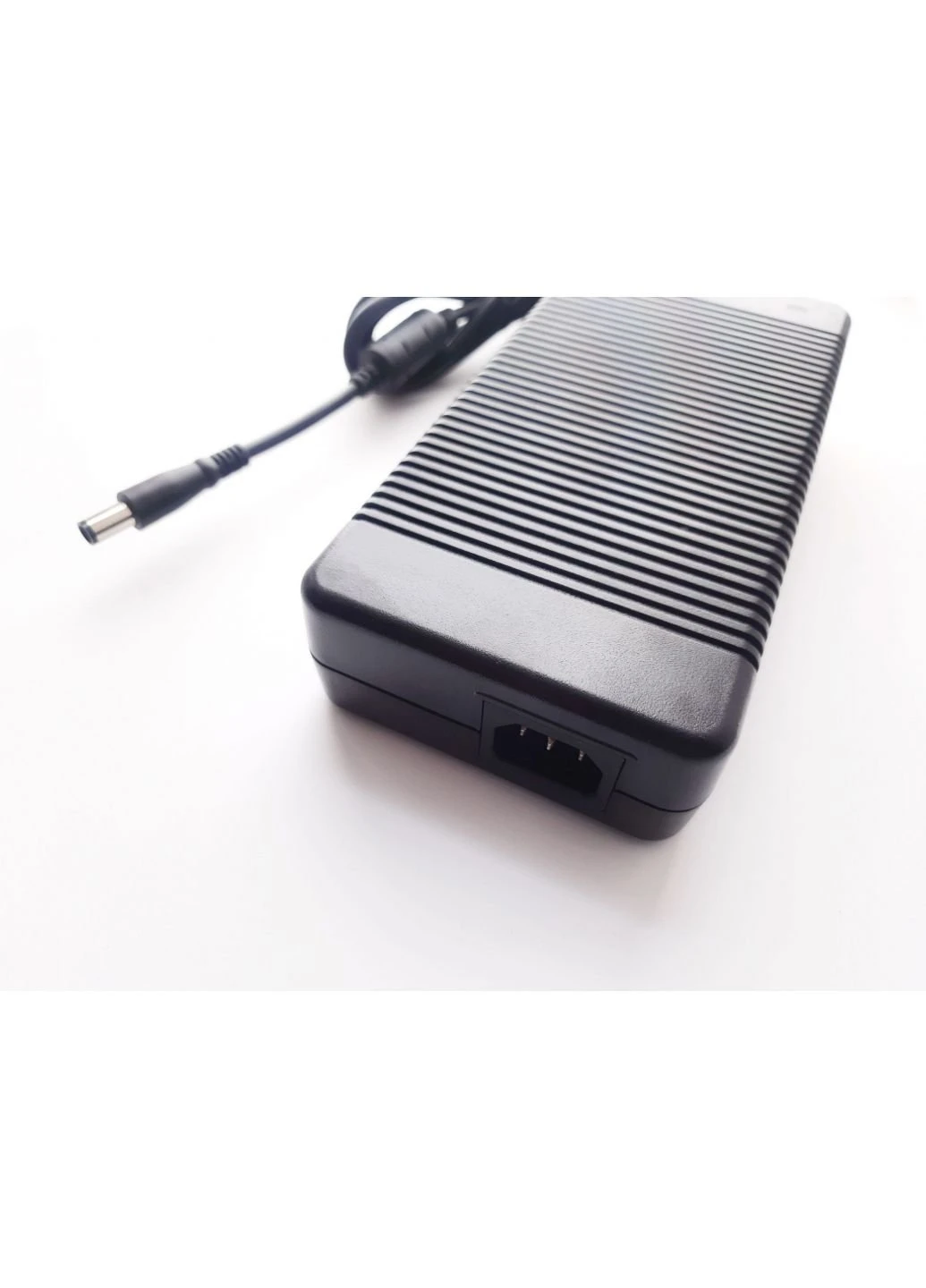 Джерело живлення до ноутбука 210W 19.5V 10.8A, 7.4 / 5.0 (PIN Всередині) (PA-7E / A40343) Dell 210W 19.5V 10.8A, 7.4/5.0(pin inside) (250055019)