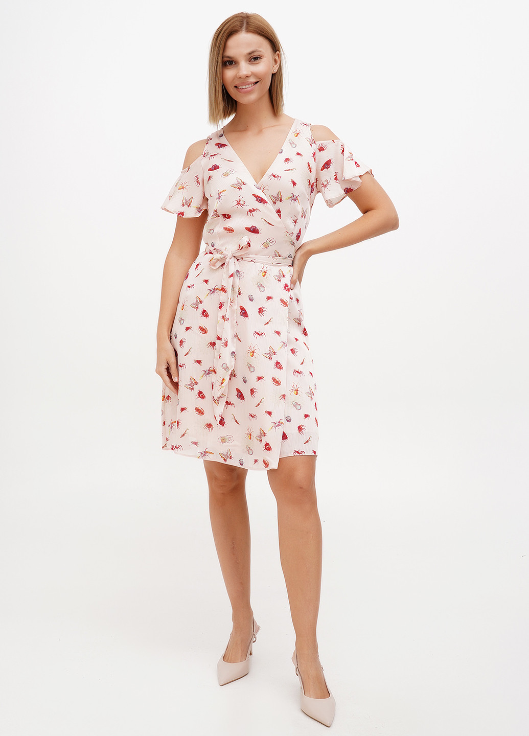 Пудровое кэжуал платье на запах Sassofono бабочки