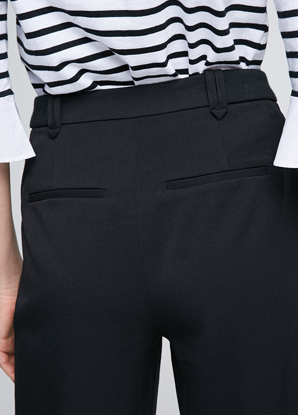 Черные кэжуал демисезонные укороченные, зауженные брюки Only