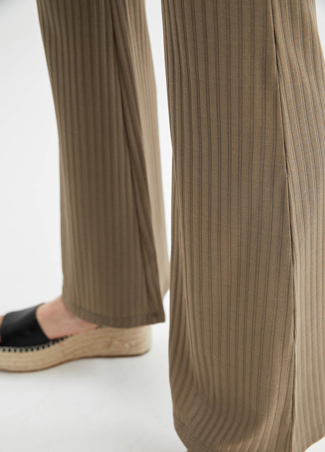 Темно-бежевые кэжуал летние классические брюки DeFacto