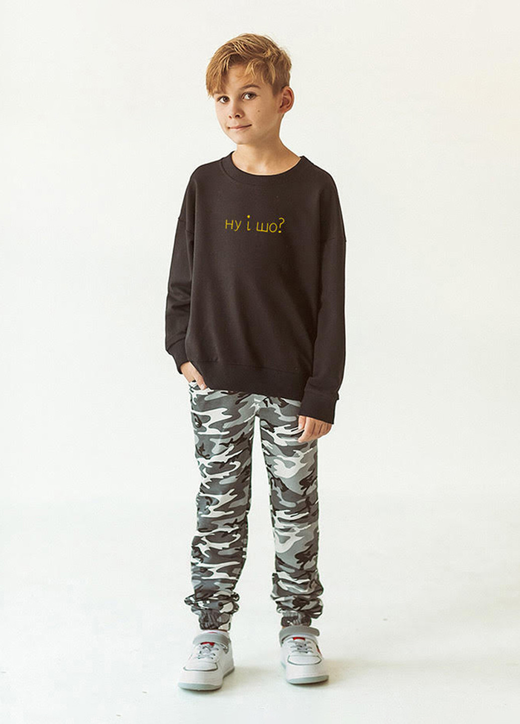 Чорний світшот Garnamama напис без декору (307929827)