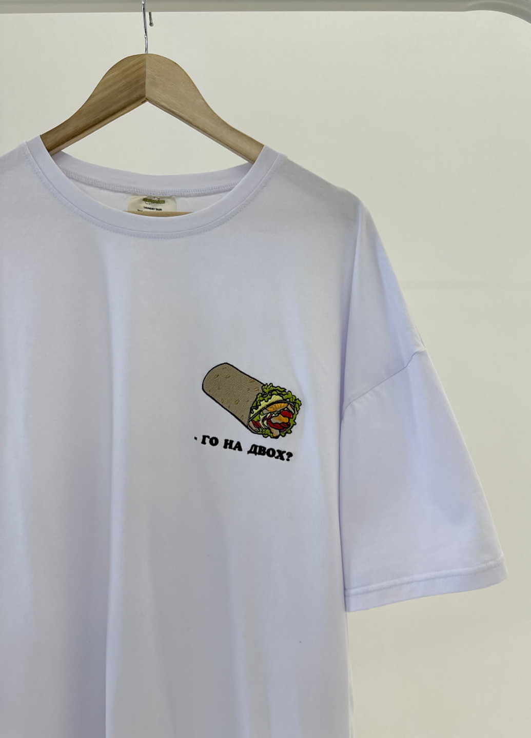 Белая футболка Naiznanku