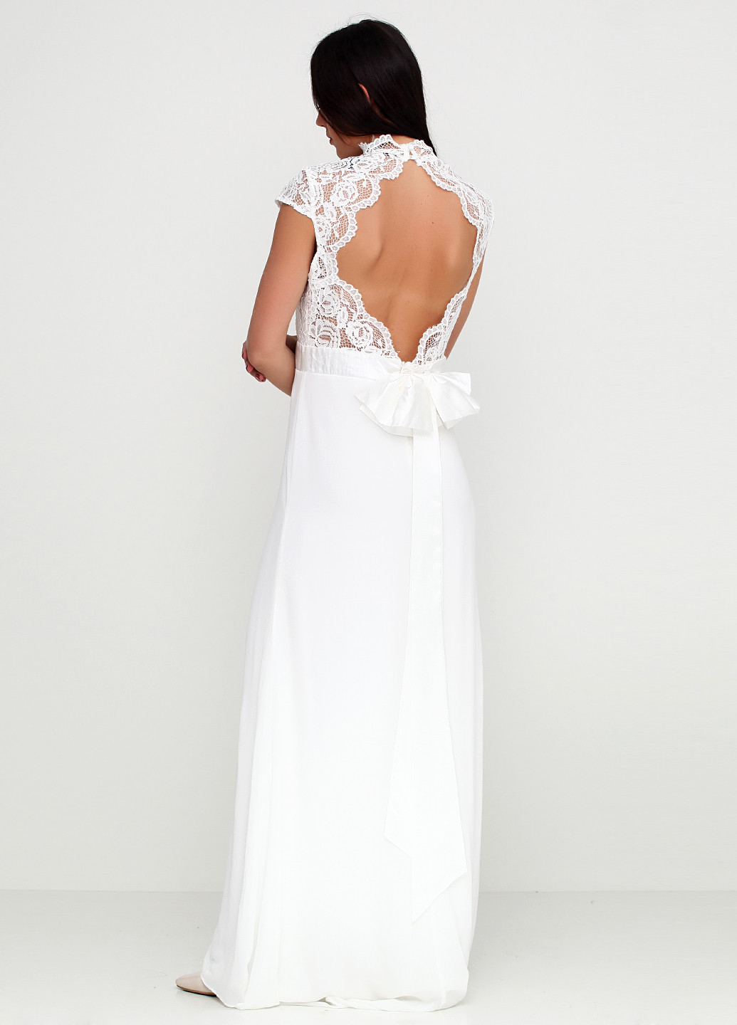 Белое вечернее платье макси TFNC London однотонное