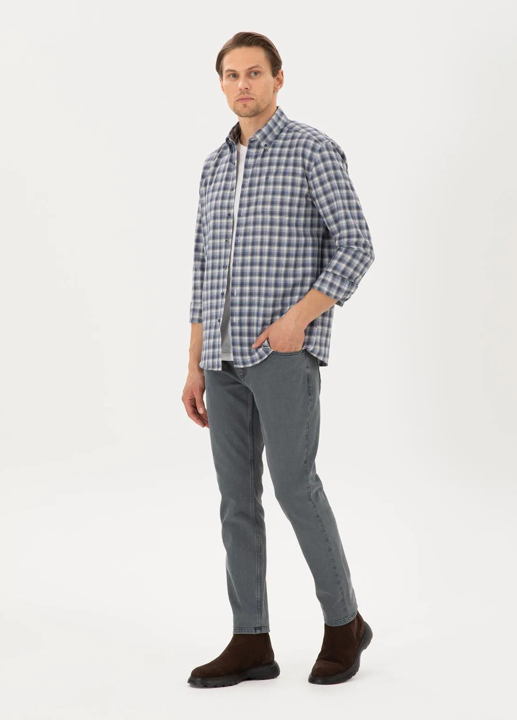 Серые демисезонные зауженные джинсы Pierre Cardin