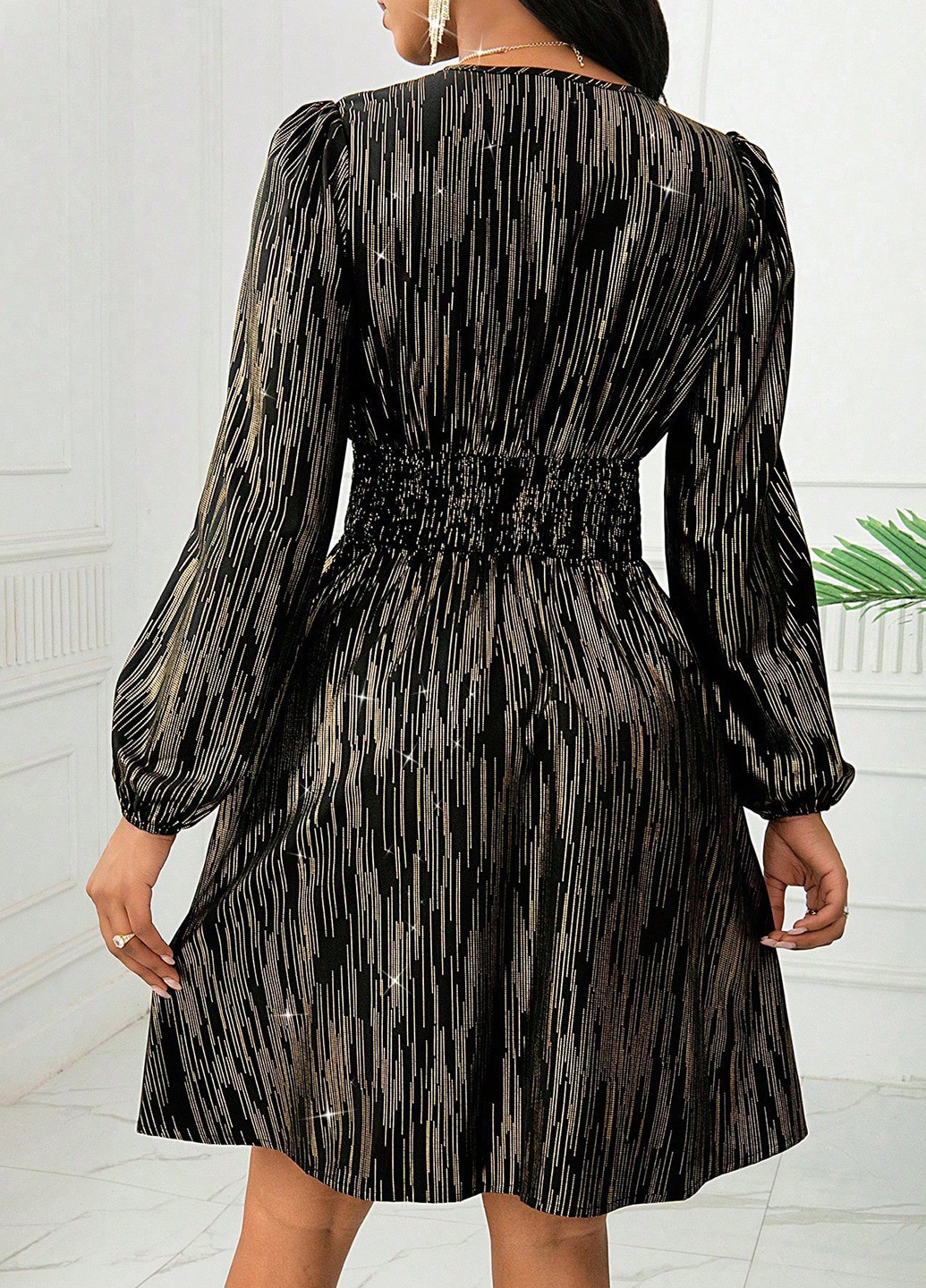 Чорна коктейльна сукня з спідницею-сонце, в стилі армпір SHEIN з абстрактним візерунком