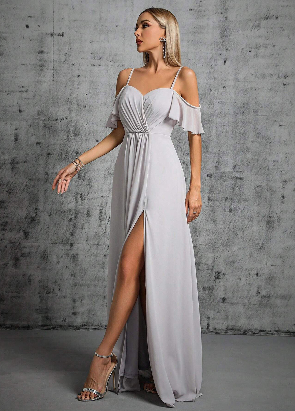 Серое вечернее платье с открытой спиной, с открытыми плечами SHEIN однотонное