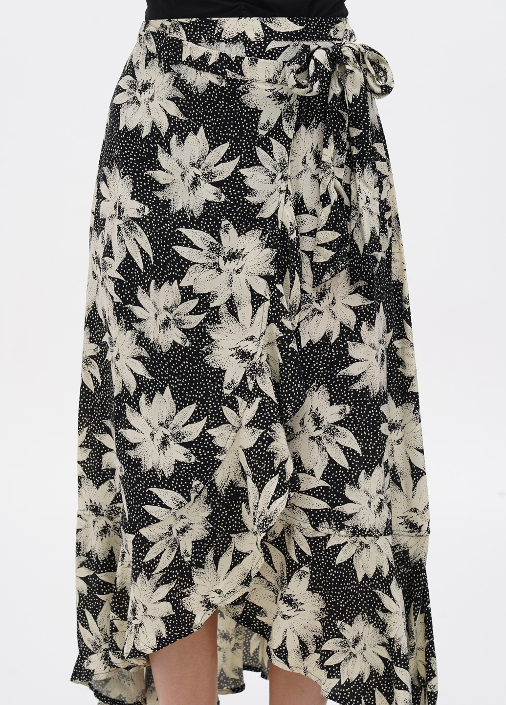 Черно-белая кэжуал цветочной расцветки юбка Whistles на запах