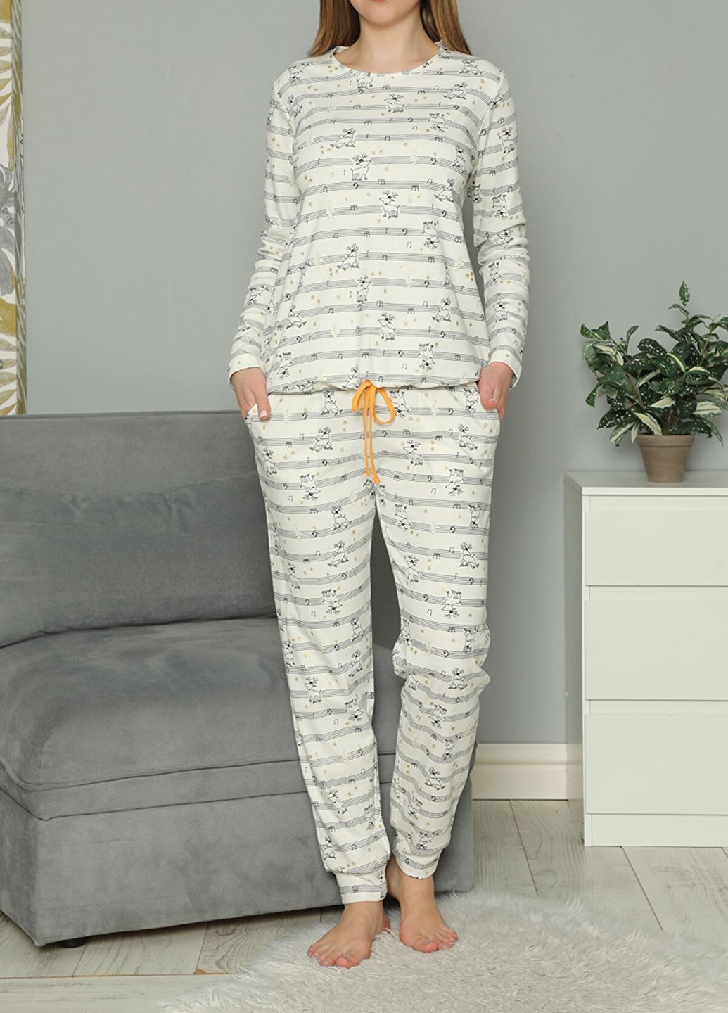 Молочная всесезон пижама (лонгслив, брюки) лонгслив + брюки Nicoletta