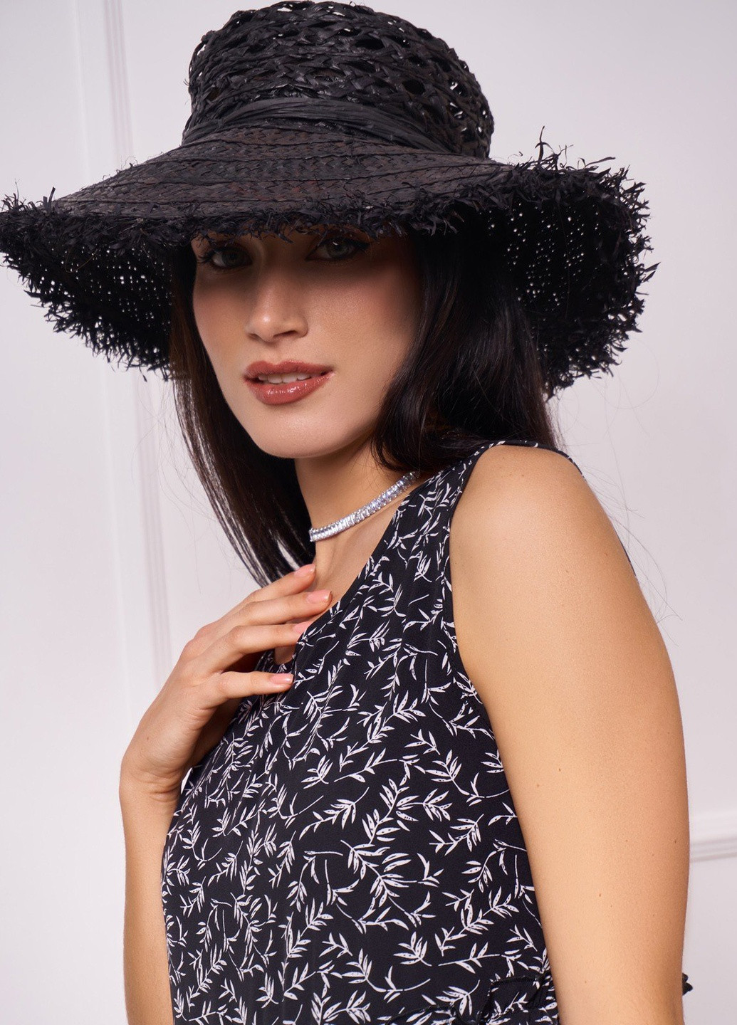 Черное повседневный платье ISSA PLUS с цветочным принтом