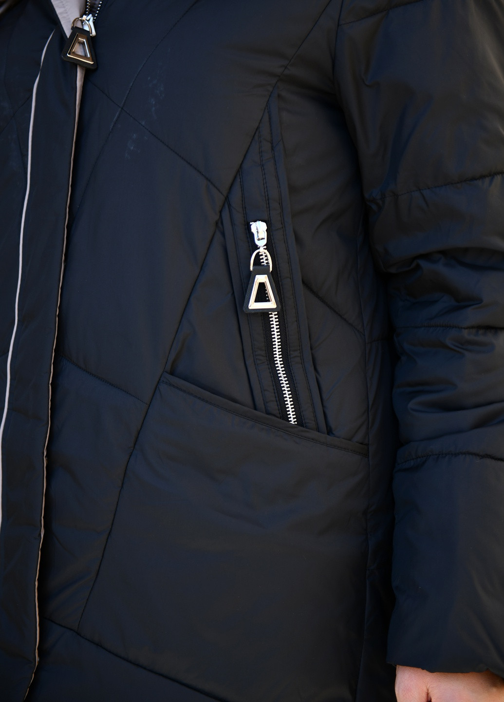 Чорне Жіноче зимове пальто великі розміри чорне 68722 Delfy