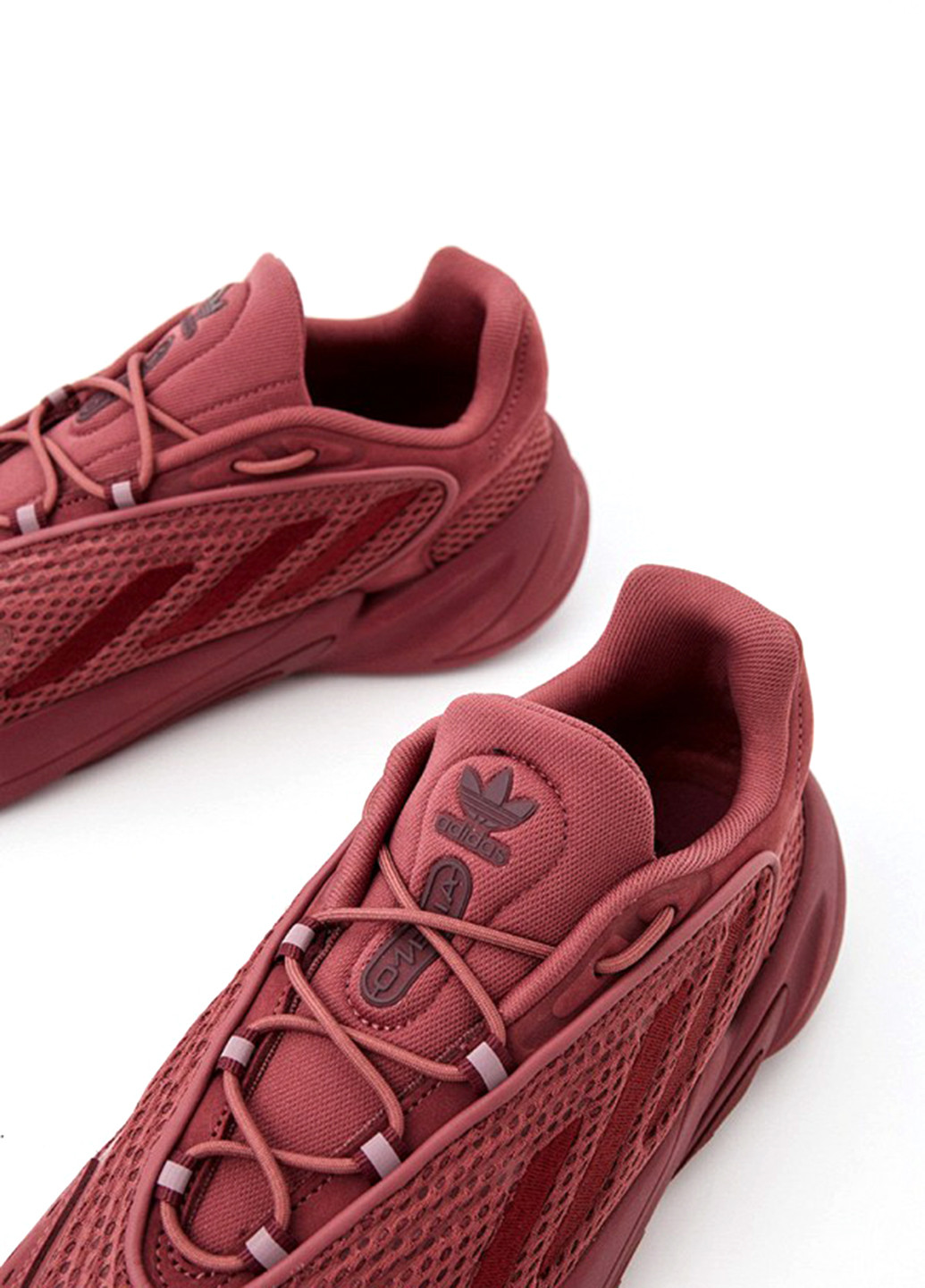 Бордовые всесезонные кроссовки adidas