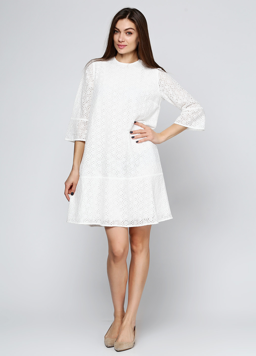 Белое кэжуал платье а-силуэт Bruuns Bazaar однотонное