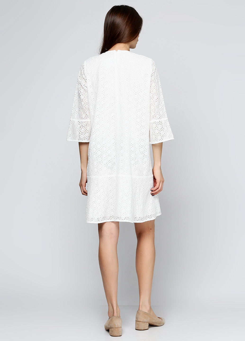 Белое кэжуал платье а-силуэт Bruuns Bazaar однотонное