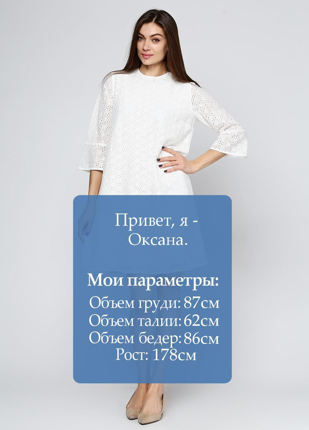 Белое кэжуал платье а-силуэт Bruuns Bazaar однотонное