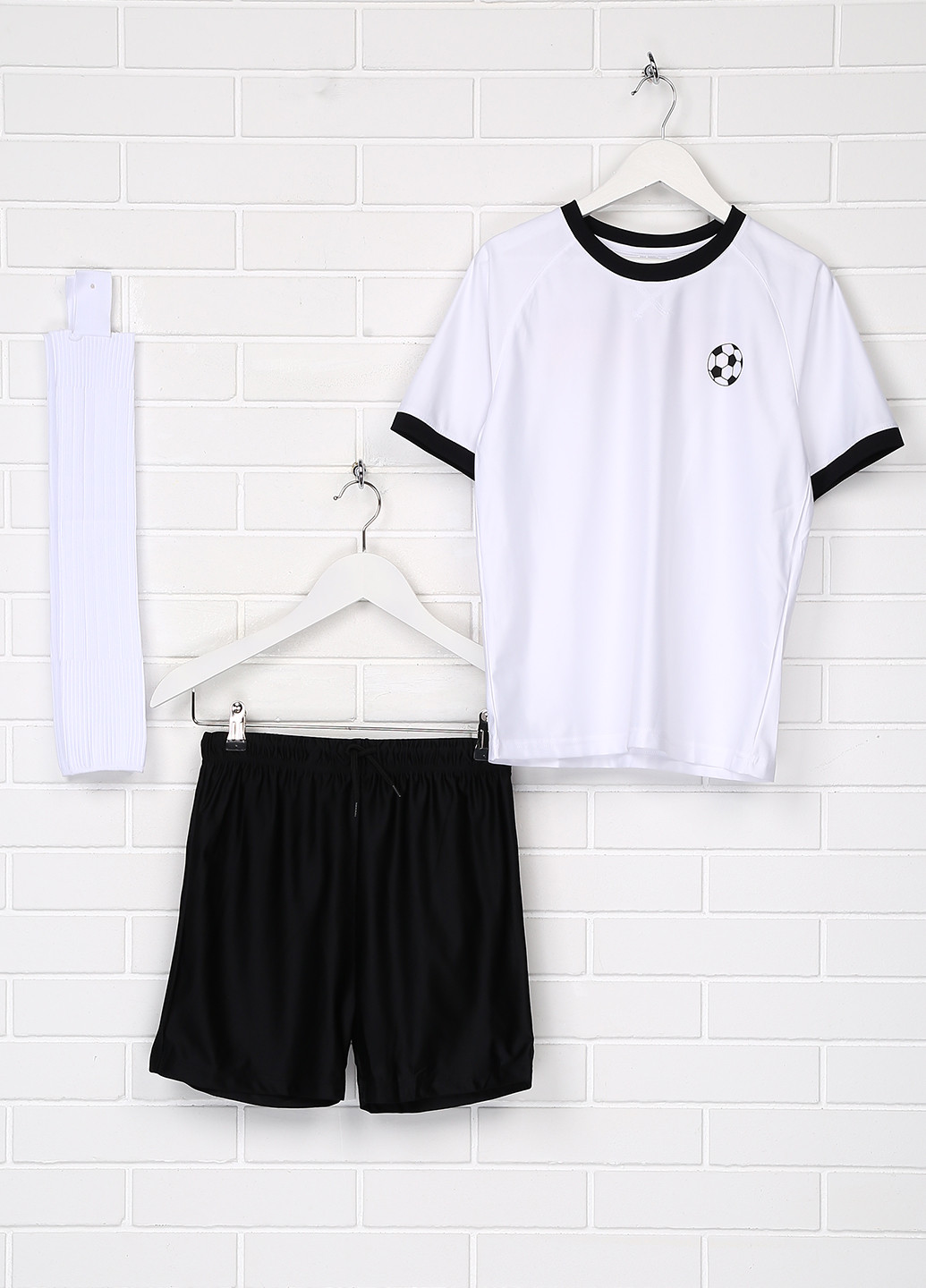 Белый демисезонный комплект (футболка, шорты, гетры) Crane