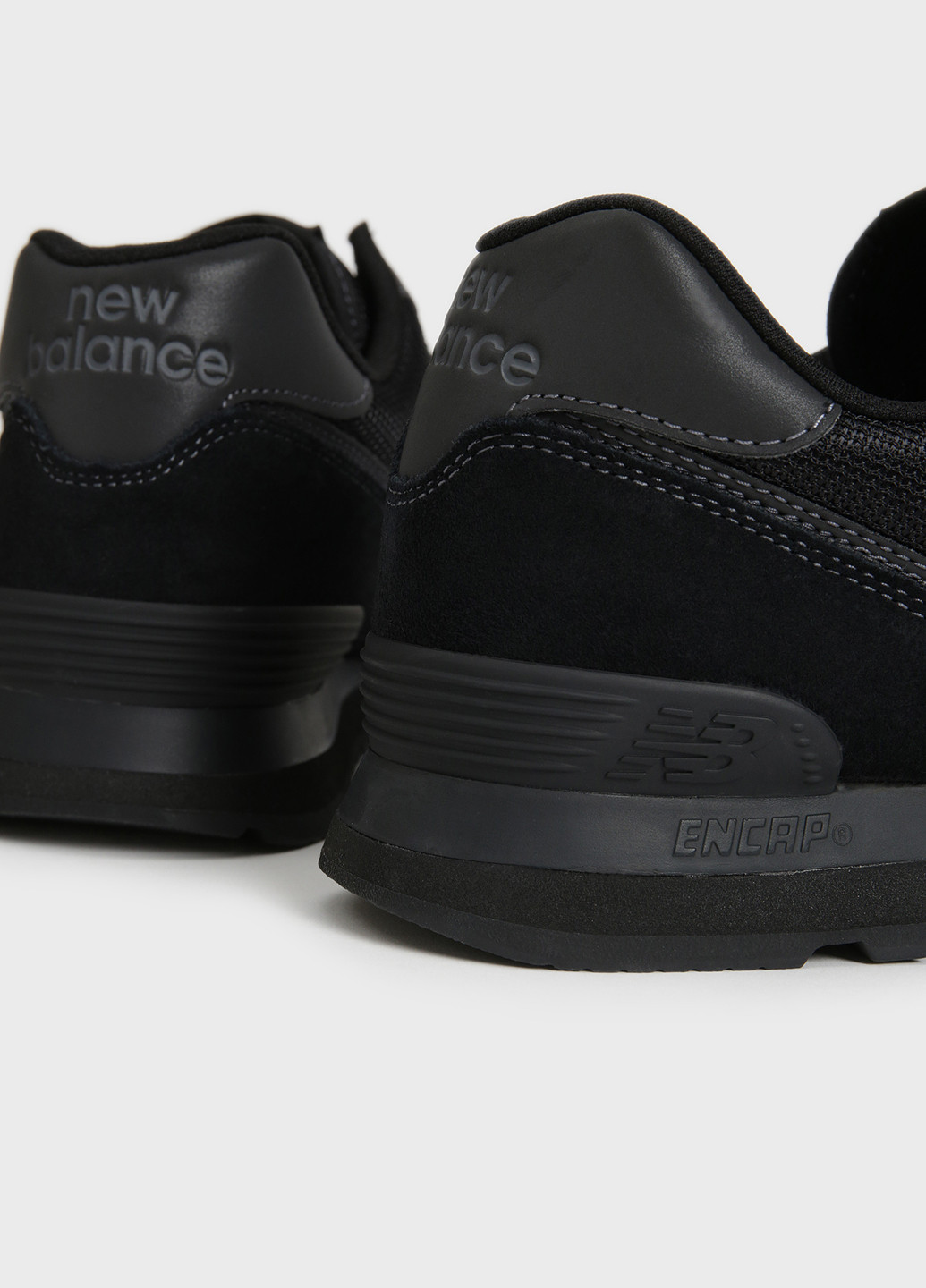 Черные демисезонные кроссовки New Balance