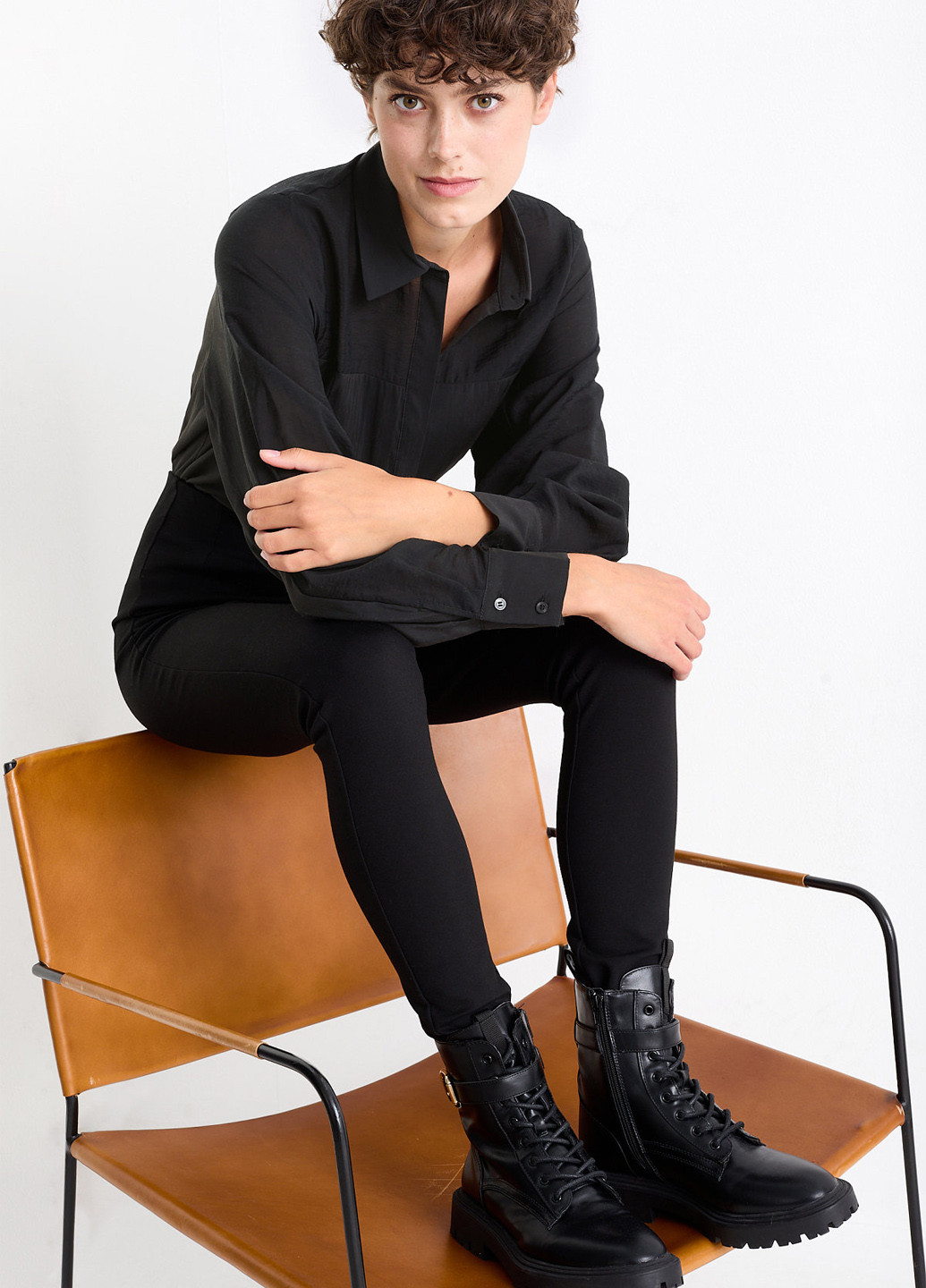 Черная кэжуал рубашка однотонная C&A