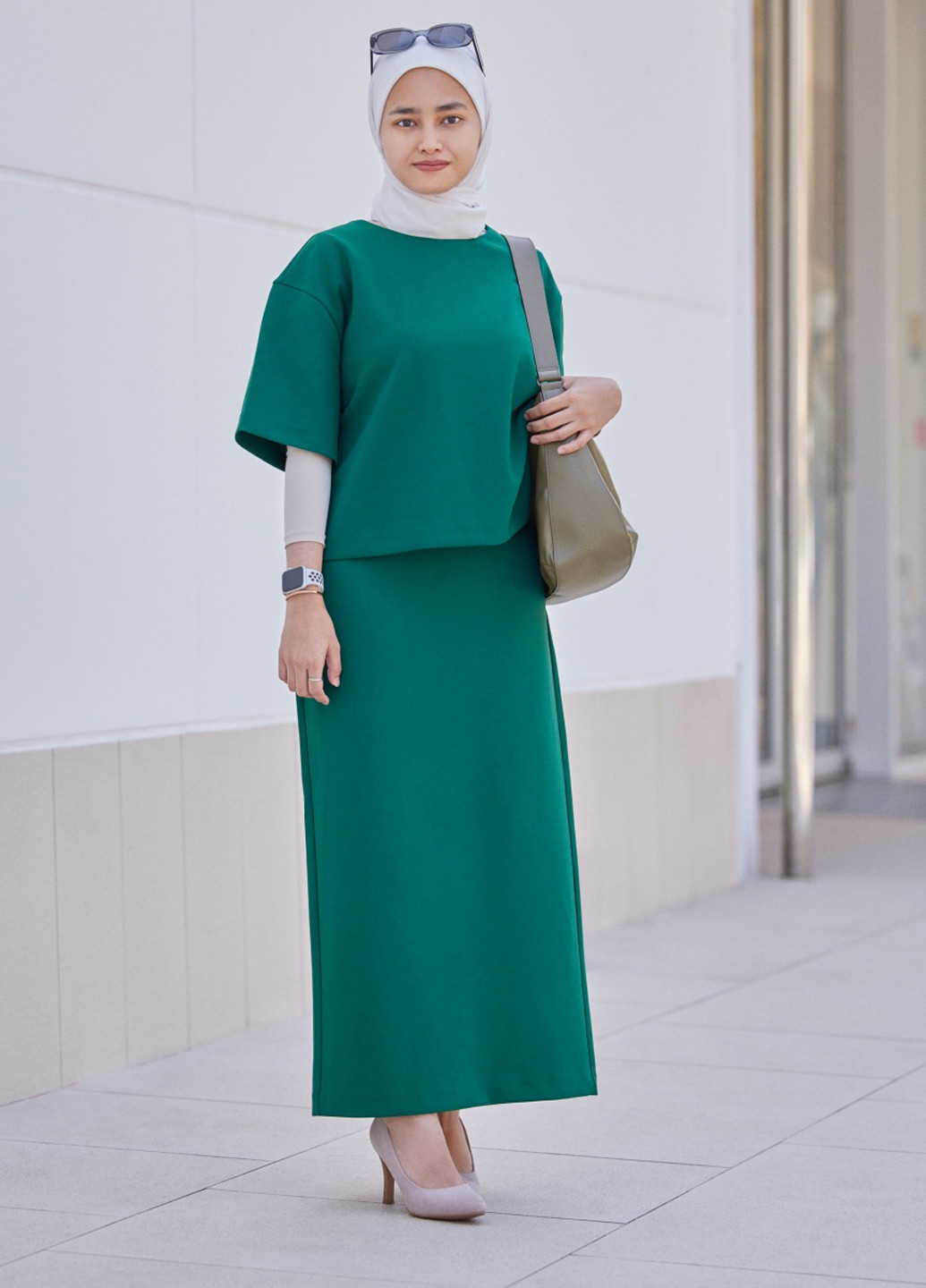 Зеленая кэжуал однотонная юбка Uniqlo а-силуэта (трапеция)