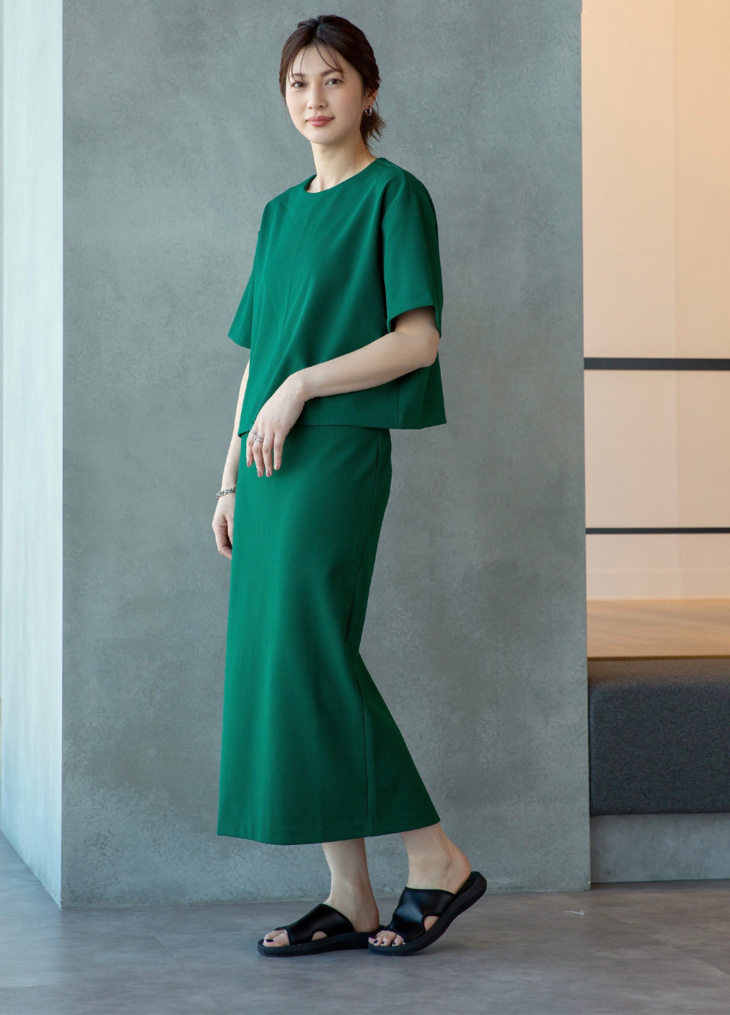 Зеленая кэжуал однотонная юбка Uniqlo а-силуэта (трапеция)