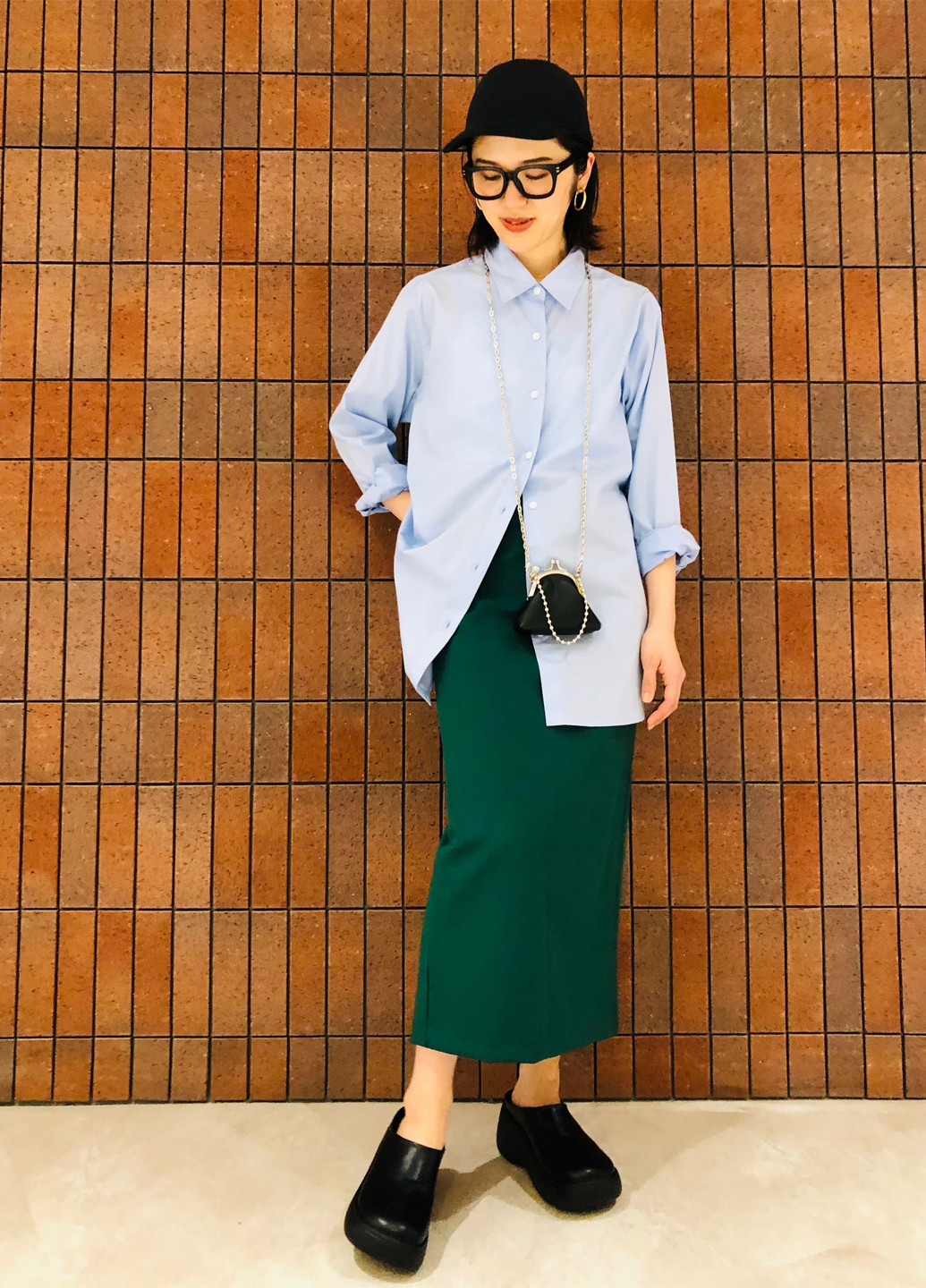 Зеленая кэжуал однотонная юбка Uniqlo а-силуэта (трапеция)