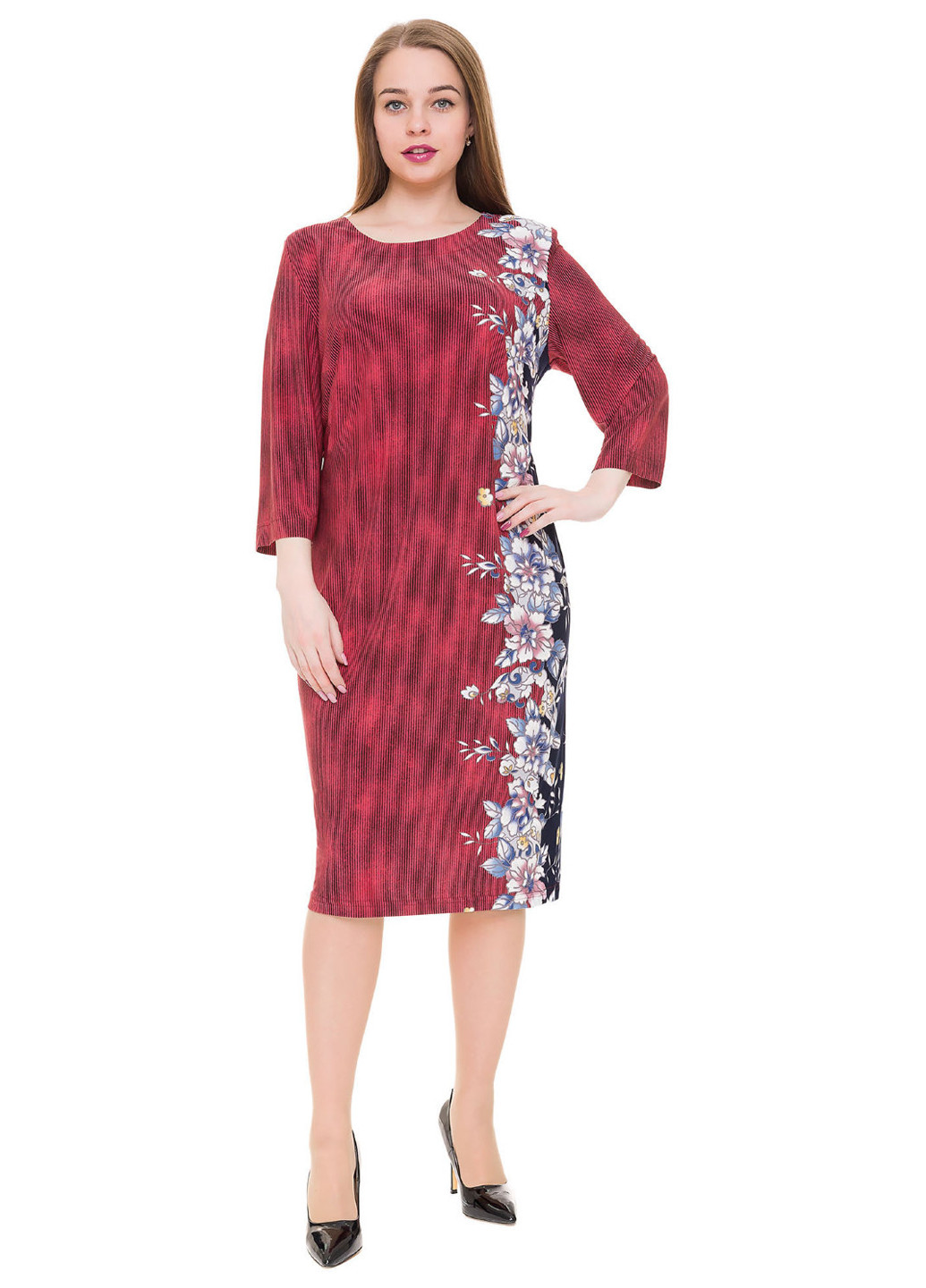 Бордовое кэжуал платье футляр Alenka Plus с абстрактным узором