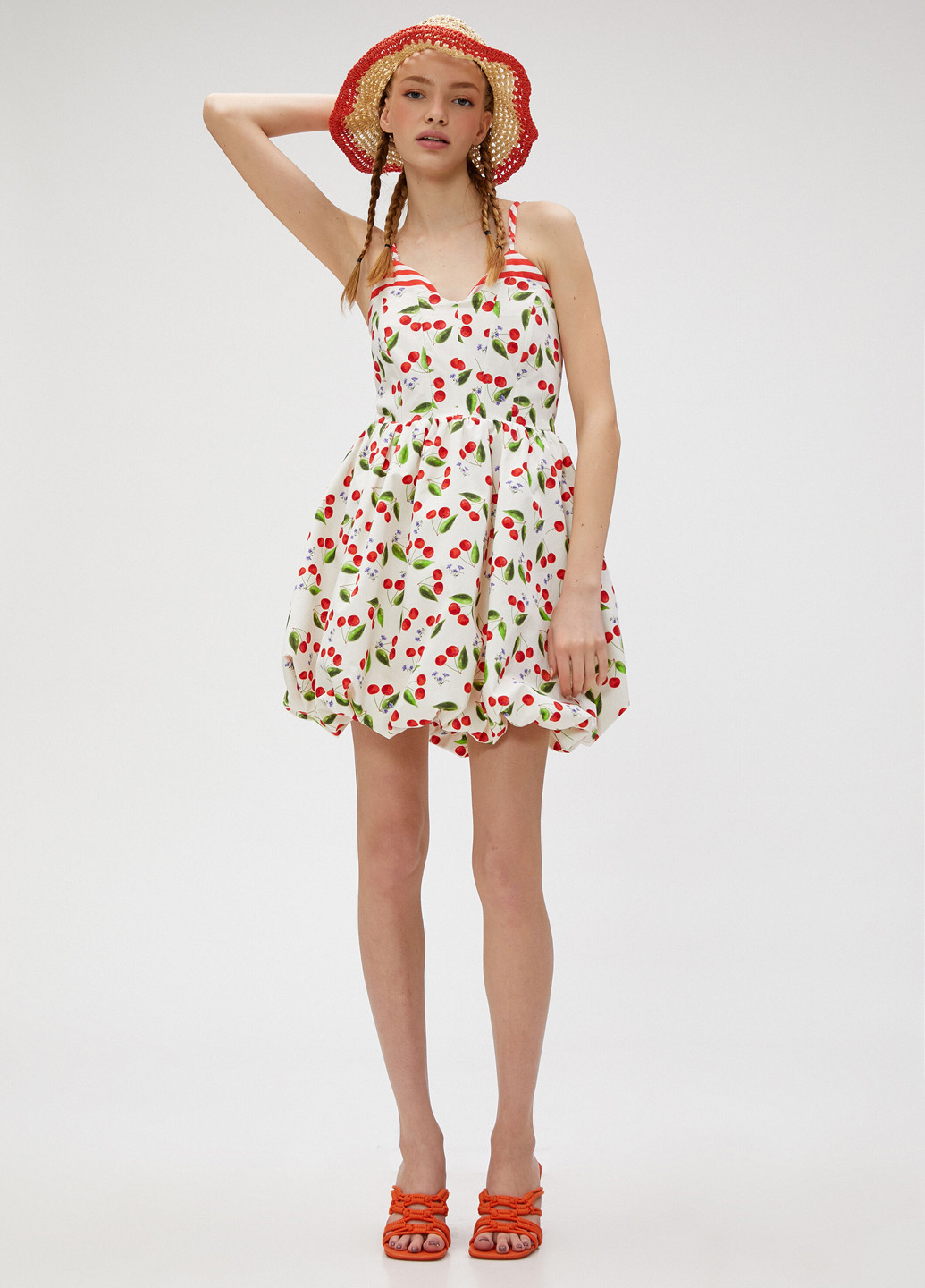 Белое кэжуал платье клеш, с открытыми плечами KOTON с рисунком