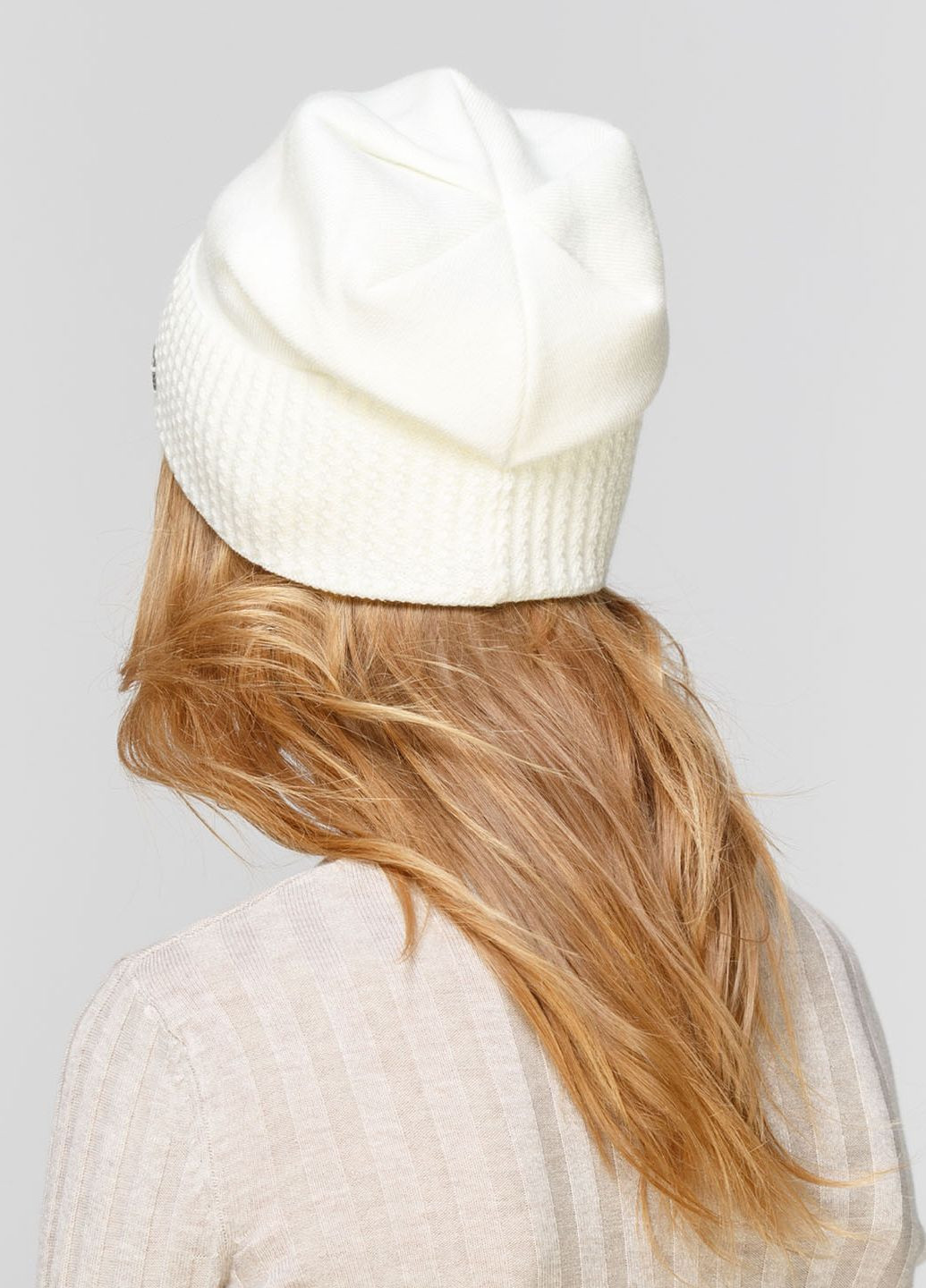 Теплая зимняя шерстяная женская шапка с отворотом на флисовой подкладке 550407 DeMari 77 Ненси бини однотонная молочная кэжуал шерсть