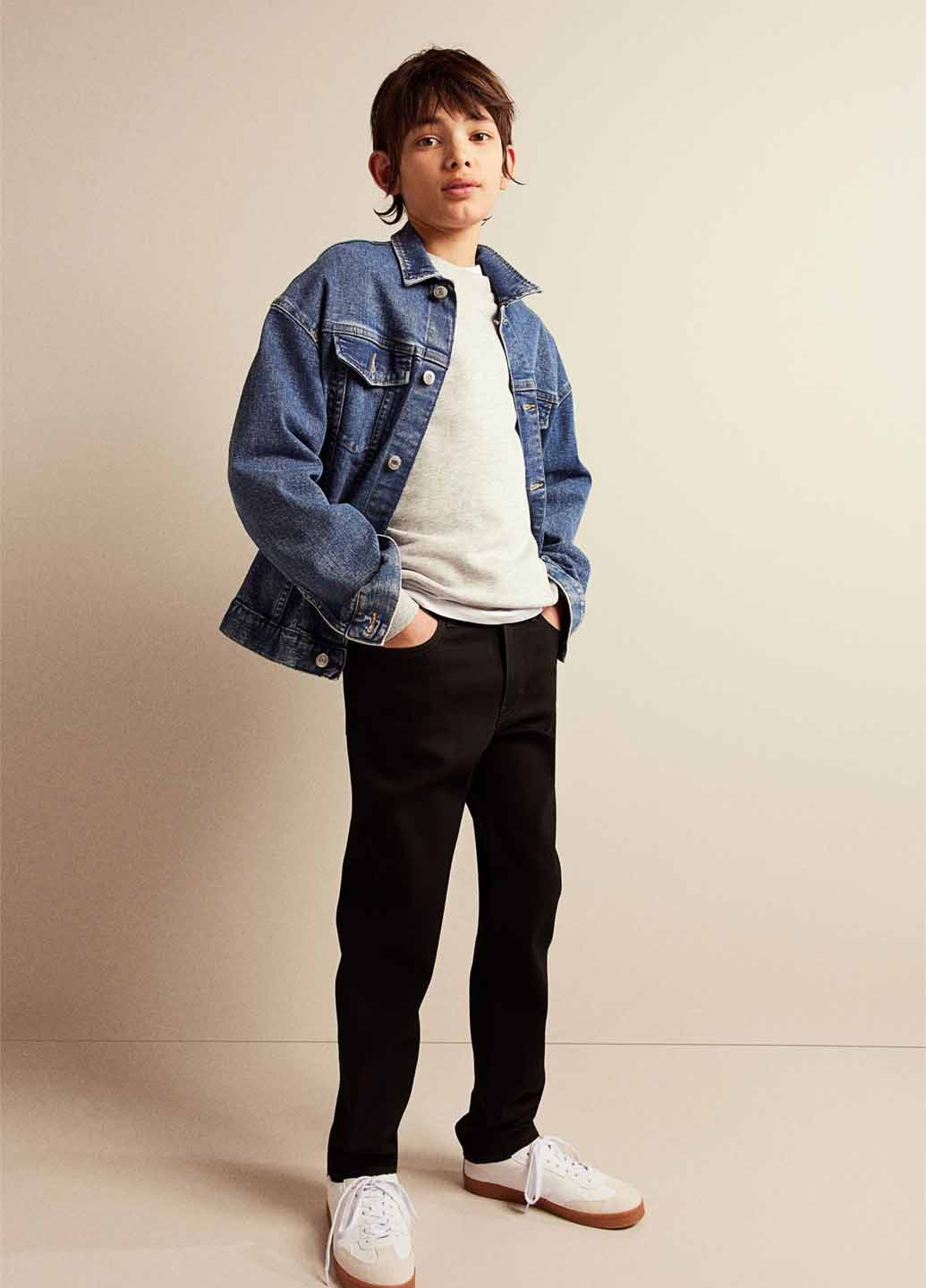 Черные демисезонные зауженные джинсы H&M