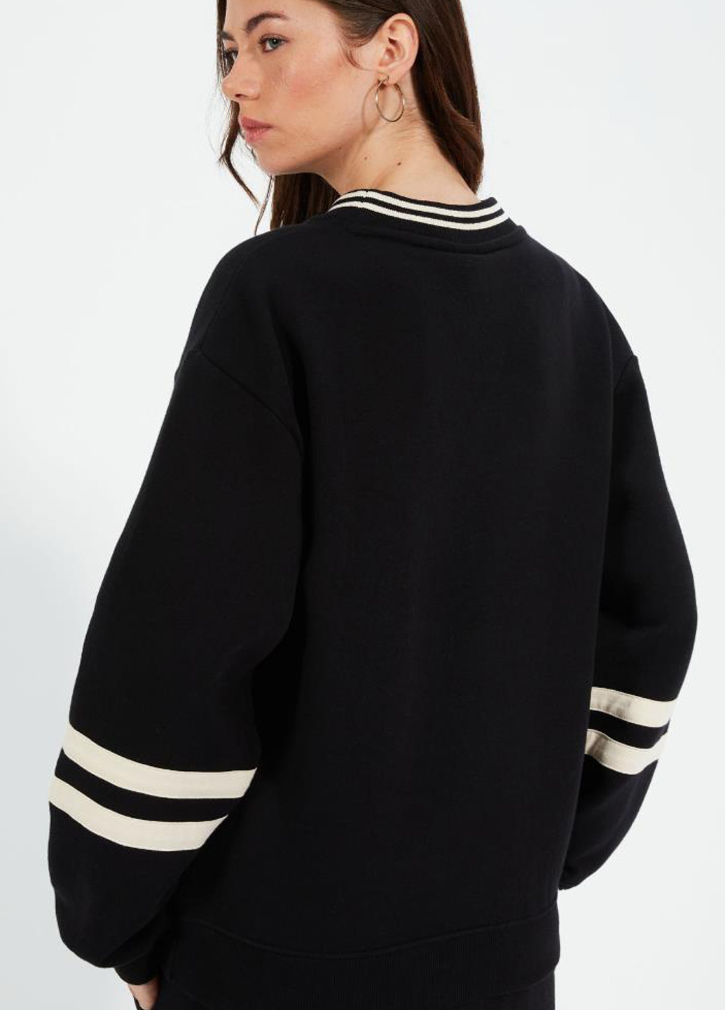 Чорний світшот sgt19161-011 Ellesse однотонний вишивка (318277774)