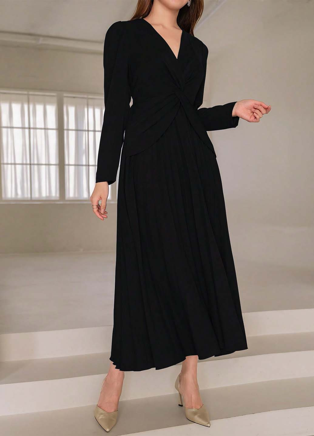 Черное кэжуал платье плиссированное SHEIN однотонное