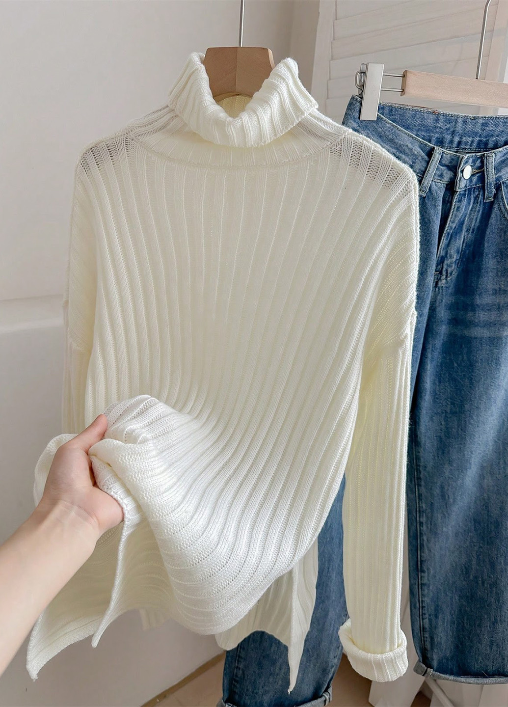 Білий демісезонний светр SHEIN