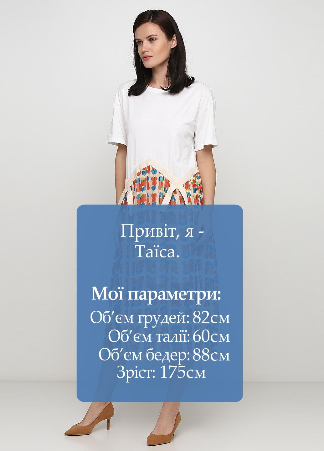 Білосніжна кежуал плаття, сукня сукня-футболка Y.TWO з квітковим принтом