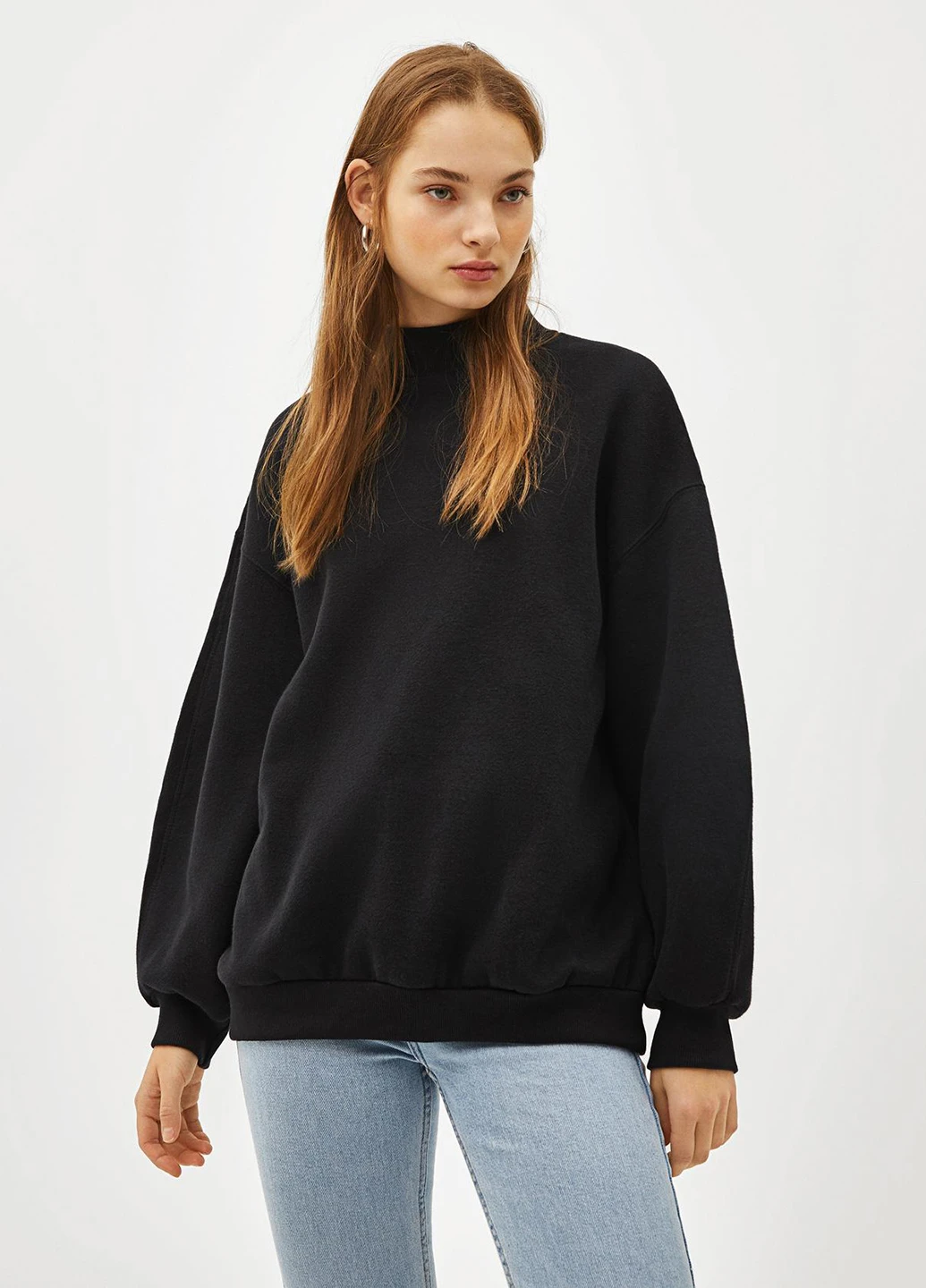 Черный свитшот Bershka однотонный без декора (248896085)