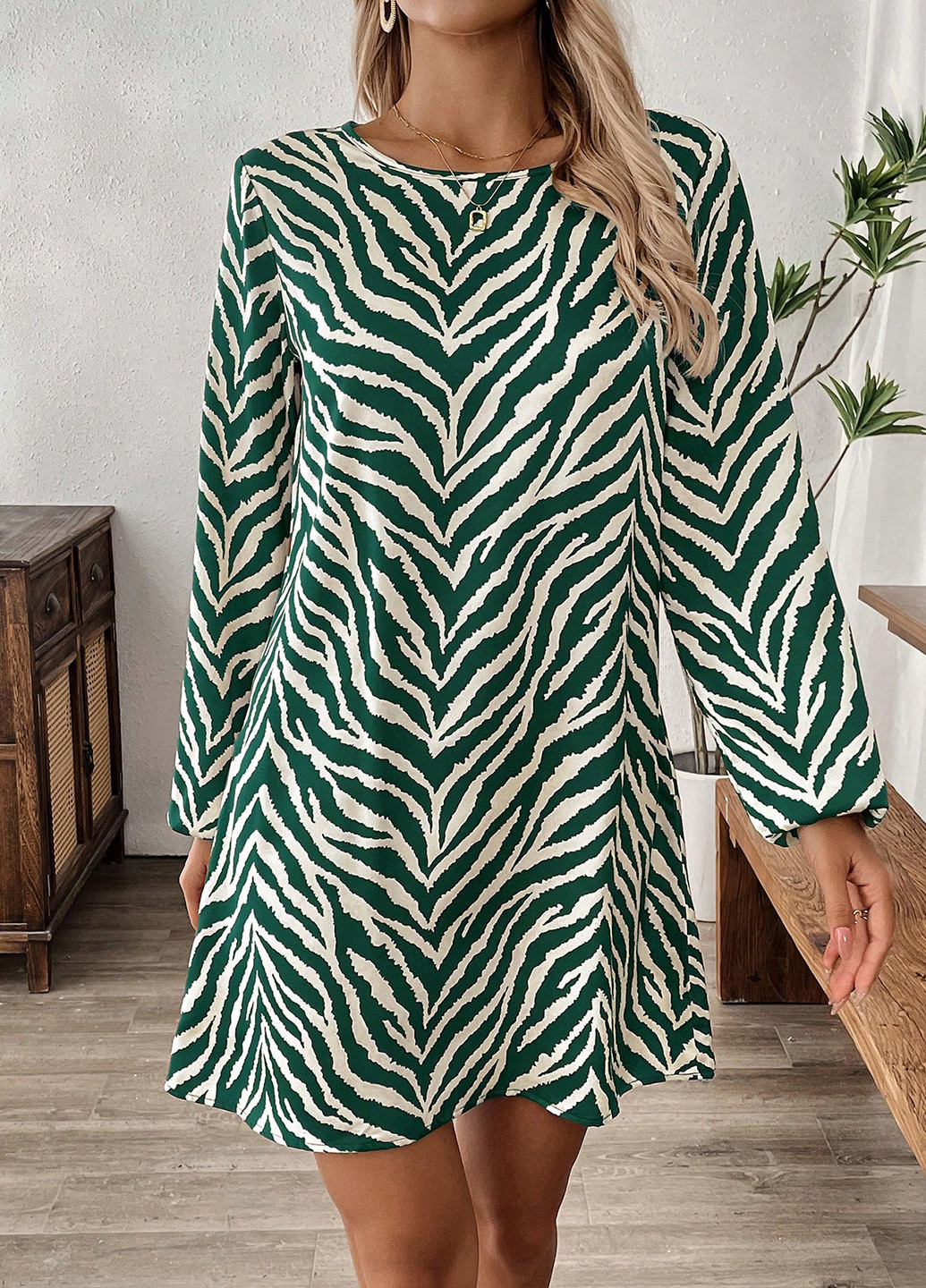 Зеленое кэжуал платье а-силуэт SHEIN с абстрактным узором