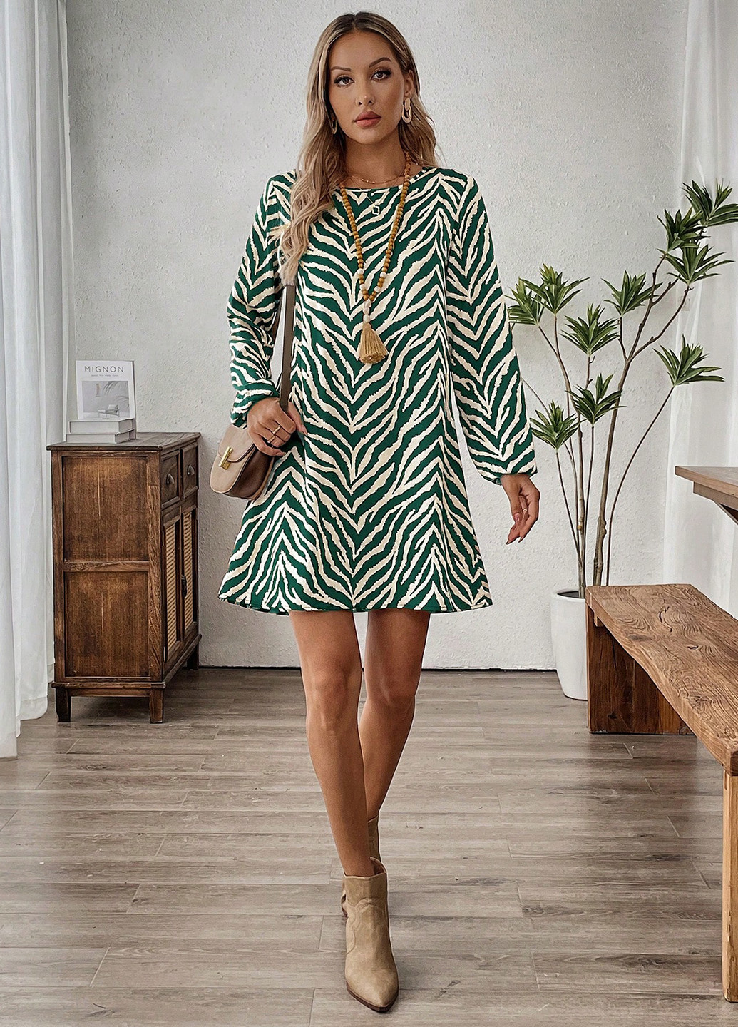 Зеленое кэжуал платье а-силуэт SHEIN с абстрактным узором