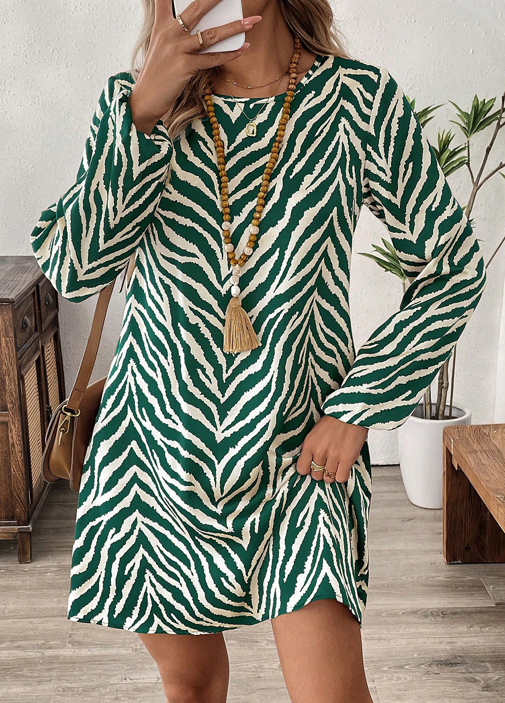 Зеленое кэжуал платье а-силуэт SHEIN с абстрактным узором