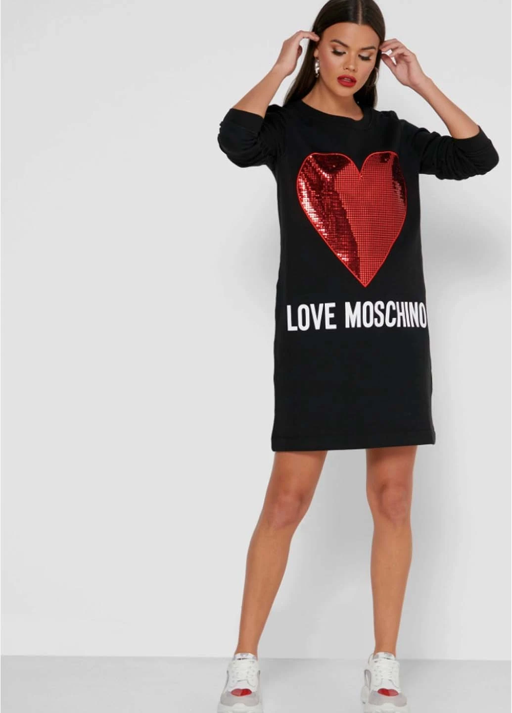 Черное кэжуал черное женское платье свитер с апликацией и логотипом Love Moschino однотонное