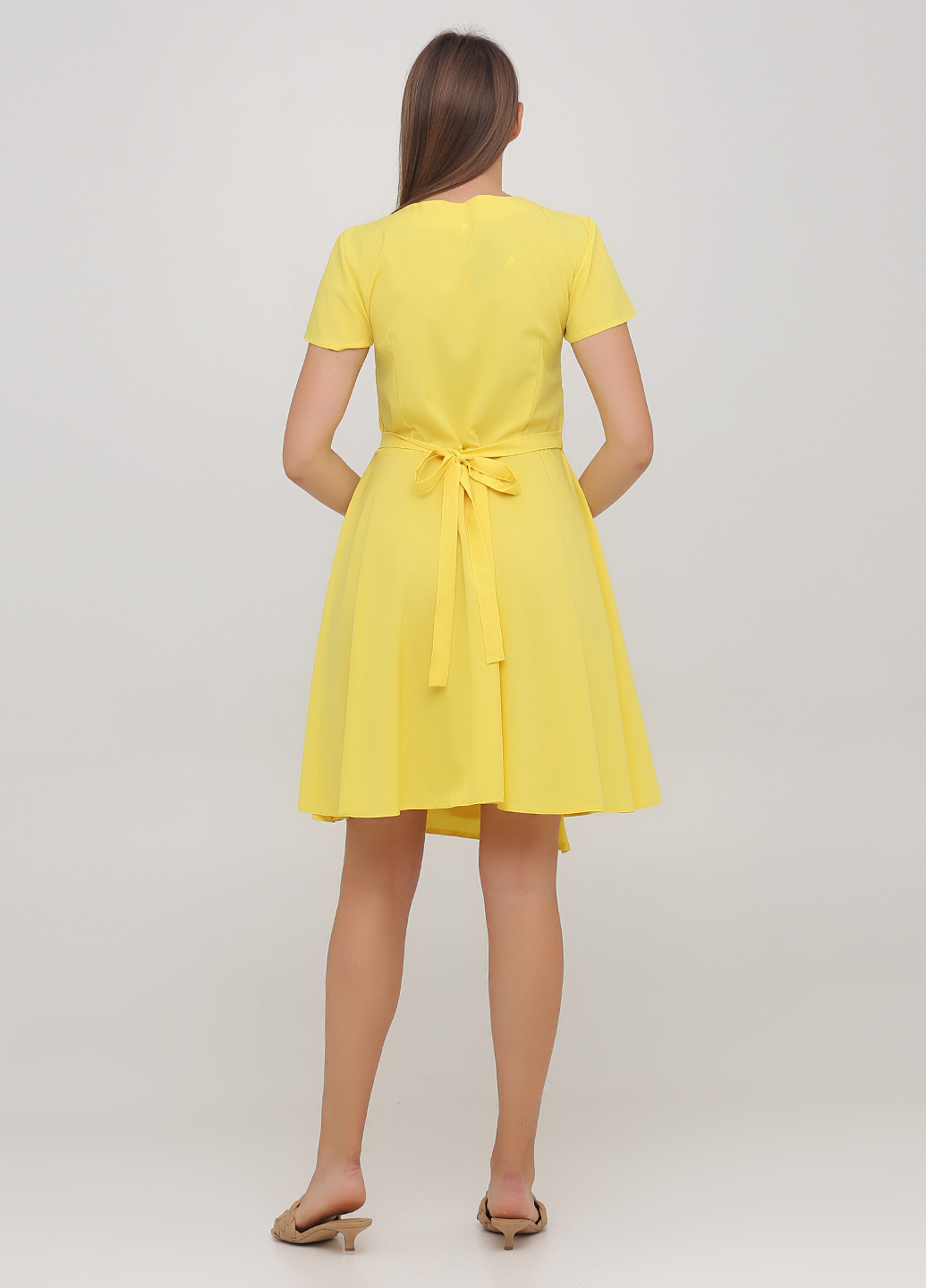 Желтое кэжуал платье на запах Podium однотонное