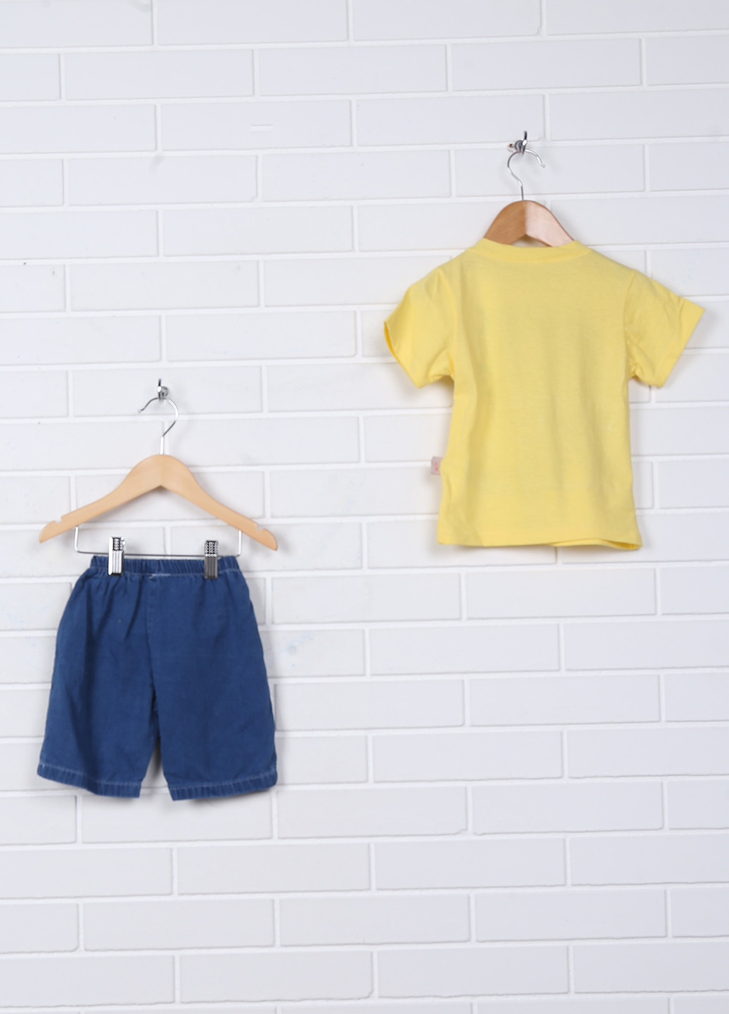 Желтый летний комплект (футболка, шорты) Poyef